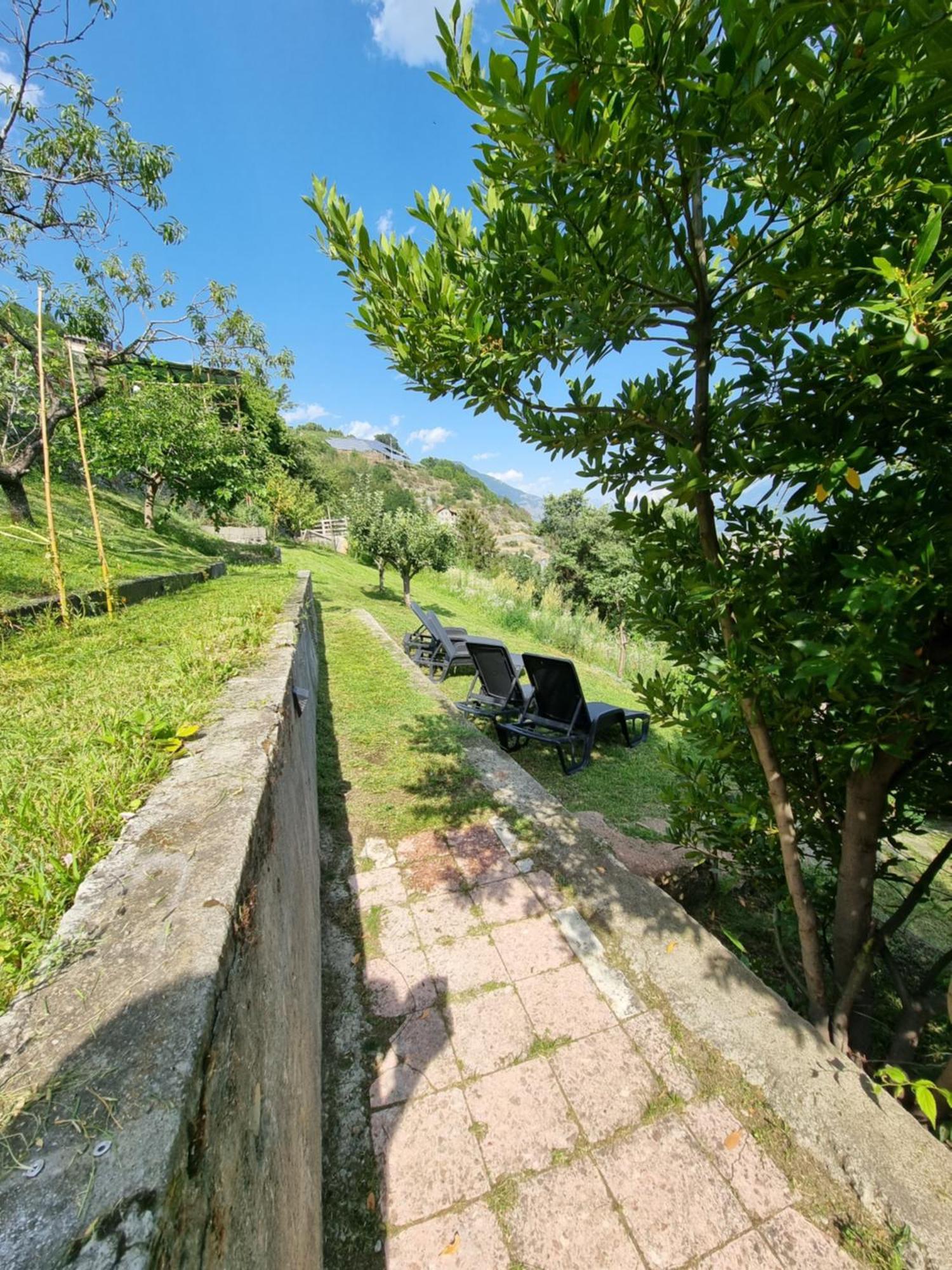 Casa Le Vignole - Aostaヴィラ エクステリア 写真